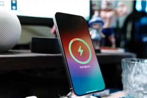 巴中苹果15换屏服务分享用什么充电器给iPhone15充电更好 